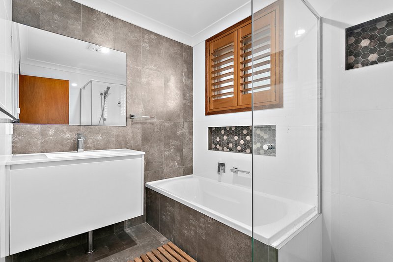Photo - 1 Marlock Place, Alfords Point NSW 2234 - Image 6