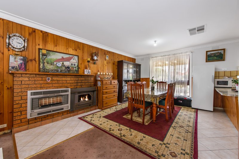 Photo - 1 Maroondah Court, St Albans VIC 3021 - Image 3