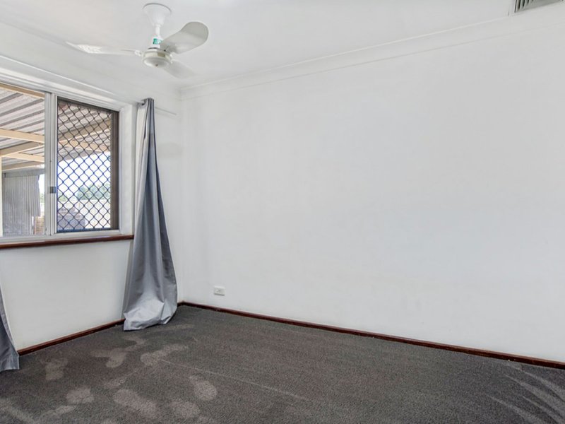 Photo - 1 Mcalister Place, Thornlie WA 6108 - Image 9