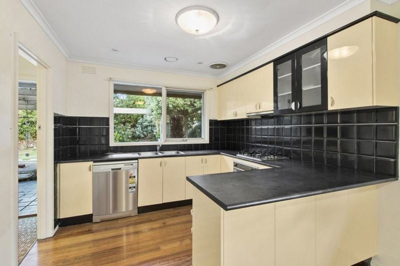 Photo - 1 Melanie Court, Mount Waverley VIC 3149 - Image 4