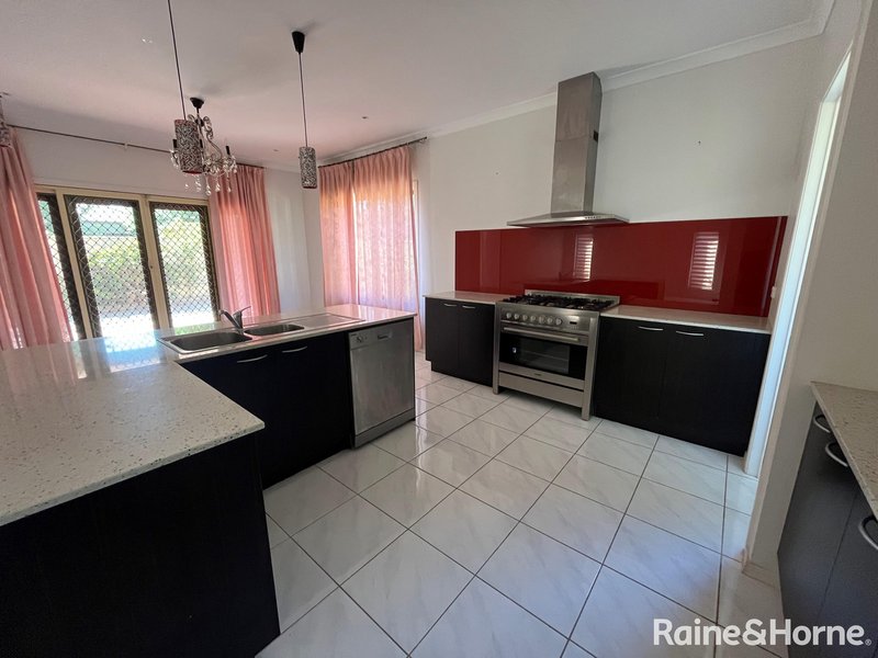 Photo - 1 Monckton Place, Caroline Springs VIC 3023 - Image 7