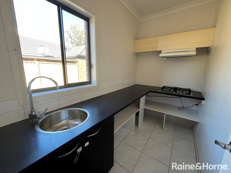 Photo - 1 Monckton Place, Caroline Springs VIC 3023 - Image 8