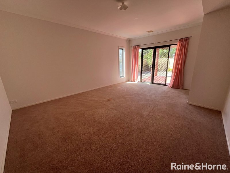 Photo - 1 Monckton Place, Caroline Springs VIC 3023 - Image 9