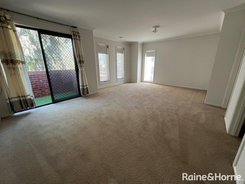 Photo - 1 Monckton Place, Caroline Springs VIC 3023 - Image 12