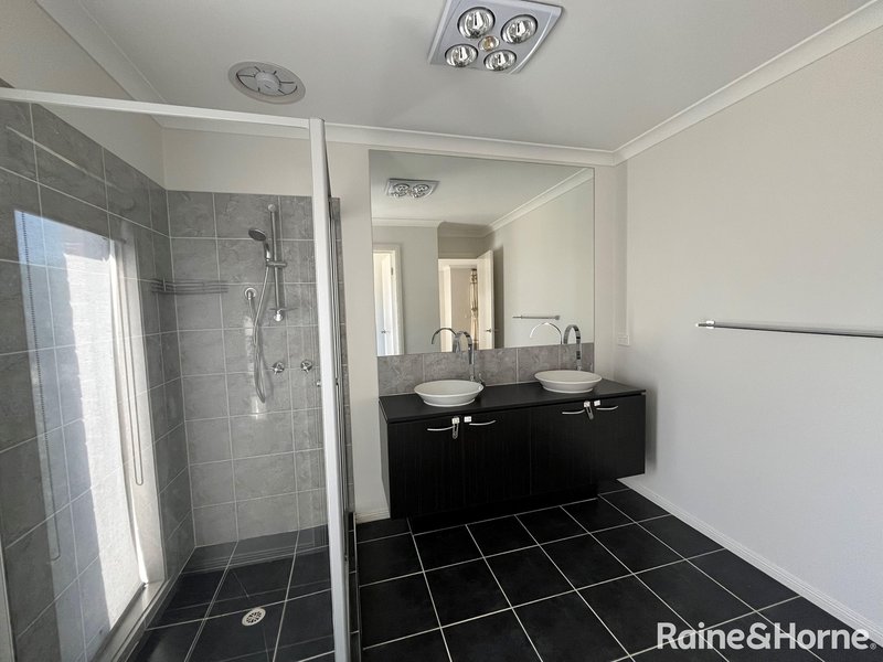 Photo - 1 Monckton Place, Caroline Springs VIC 3023 - Image 13