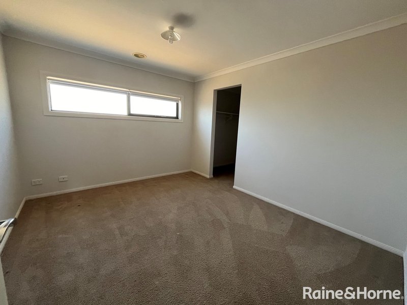 Photo - 1 Monckton Place, Caroline Springs VIC 3023 - Image 15