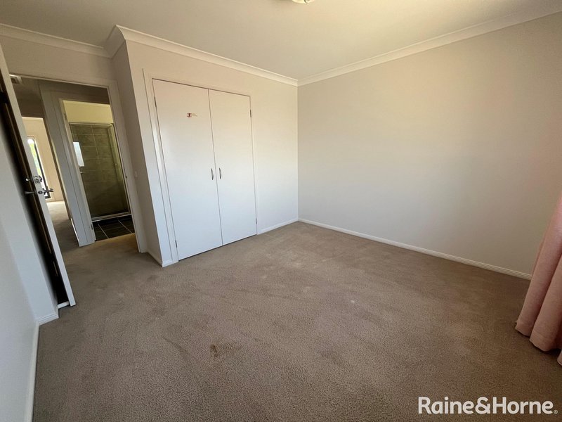 Photo - 1 Monckton Place, Caroline Springs VIC 3023 - Image 17