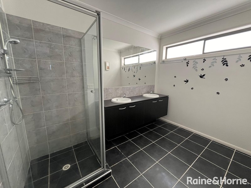 Photo - 1 Monckton Place, Caroline Springs VIC 3023 - Image 18