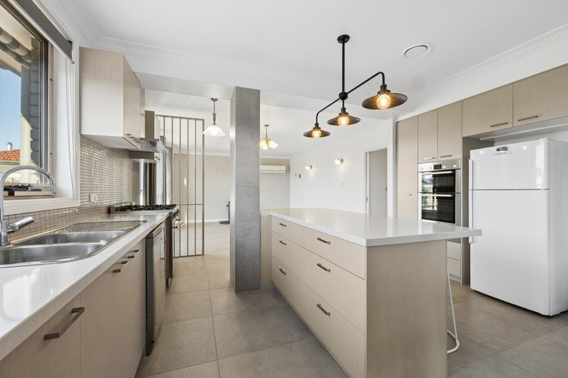 Photo - 1 Montpellier Drive, Werribee VIC 3030 - Image 5