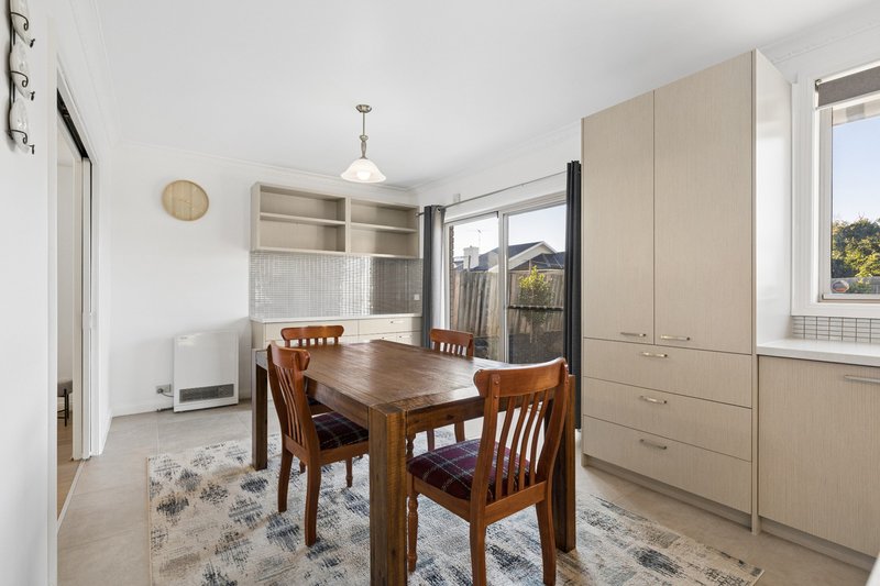Photo - 1 Montpellier Drive, Werribee VIC 3030 - Image 8