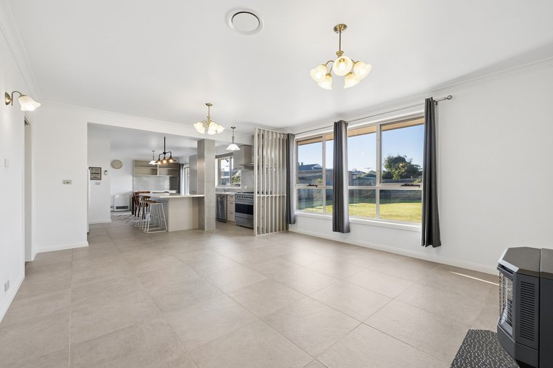 Photo - 1 Montpellier Drive, Werribee VIC 3030 - Image 9
