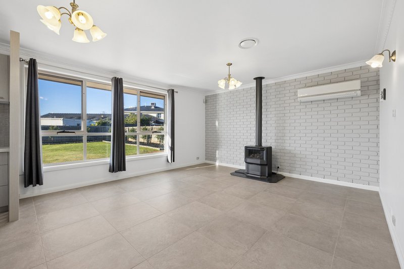 Photo - 1 Montpellier Drive, Werribee VIC 3030 - Image 10