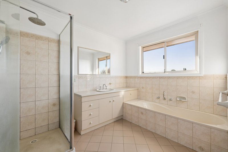 Photo - 1 Montpellier Drive, Werribee VIC 3030 - Image 18