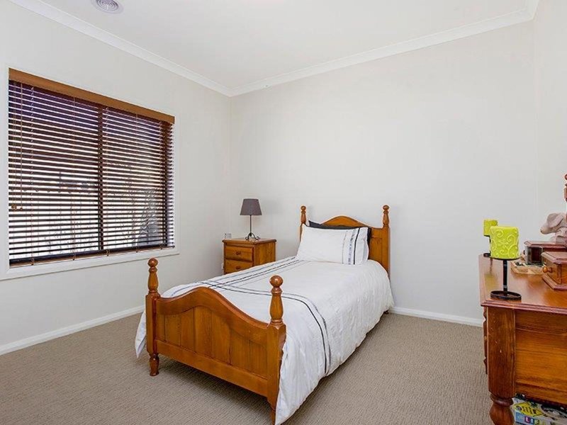 Photo - 1 Moor Park Drive, Craigieburn VIC 3064 - Image 7