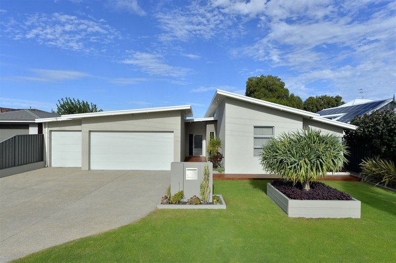 Photo - 1 Muir Street, Halls Head WA 6210 - Image 3