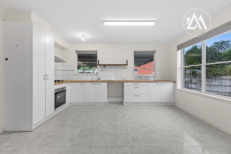 Photo - 1 Mulberry Crescent, Frankston North VIC 3200 - Image 4