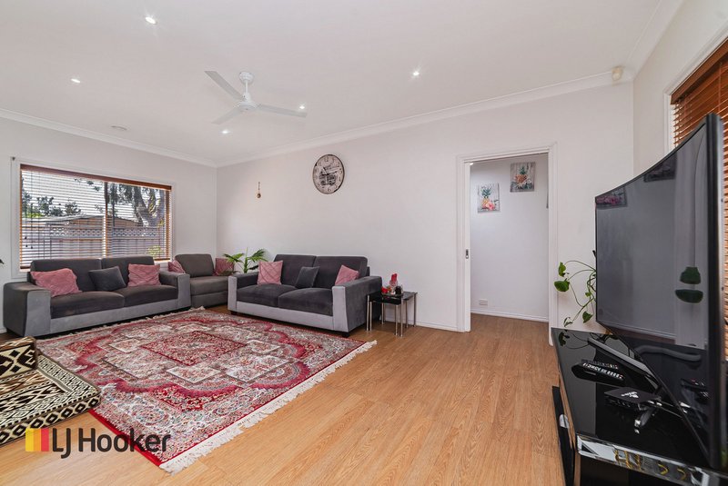 Photo - 1 Mulberry Pass, Craigieburn VIC 3064 - Image 5