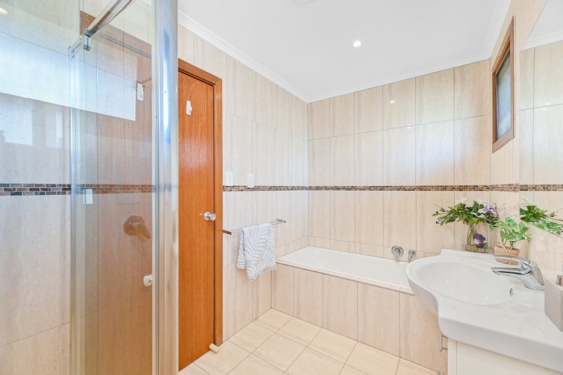 Photo - 1 Murray Crescent, Rowville VIC 3178 - Image 8