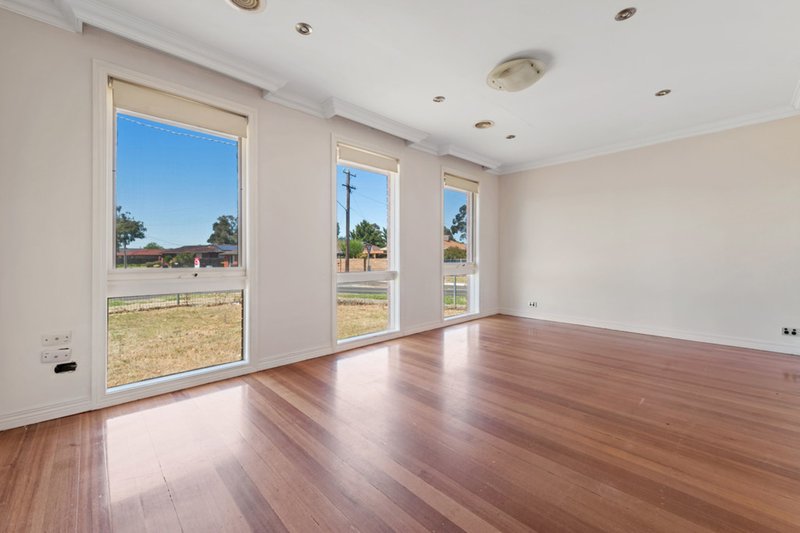 Photo - 1 Murray Street, Melton South VIC 3338 - Image 3