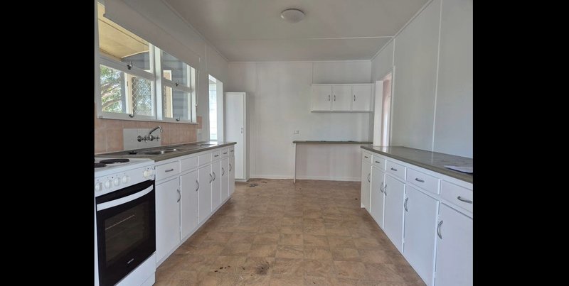 Photo - 1 Nakina Street, Southport QLD 4215 - Image 12