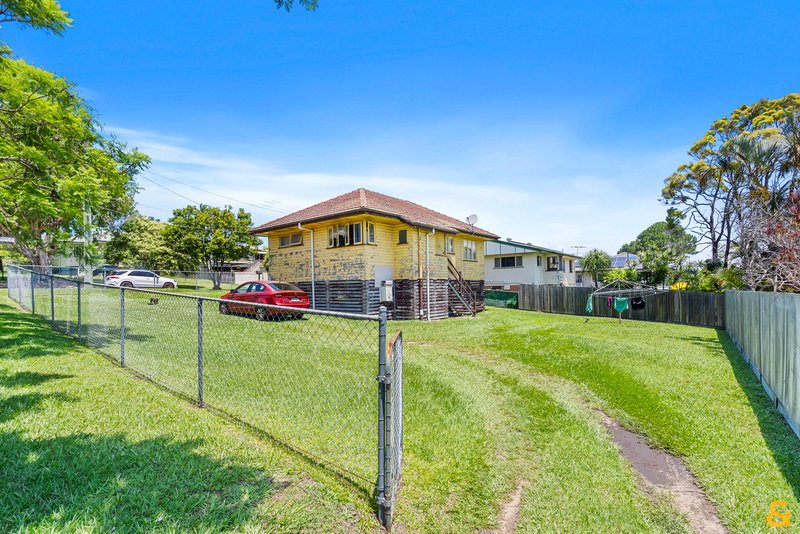 Photo - 1 Nevis Street, Manly West QLD 4179 - Image 6