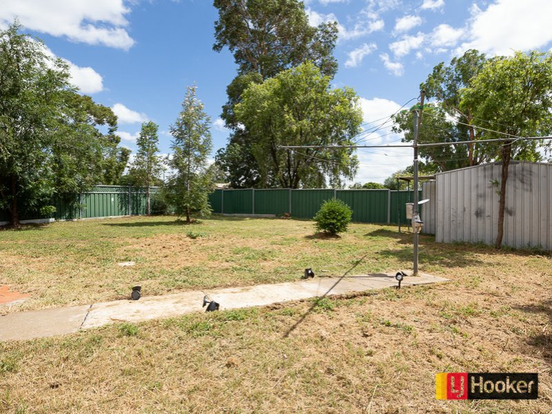 Photo - 1 Nowland Crescent, Tamworth NSW 2340 - Image 11