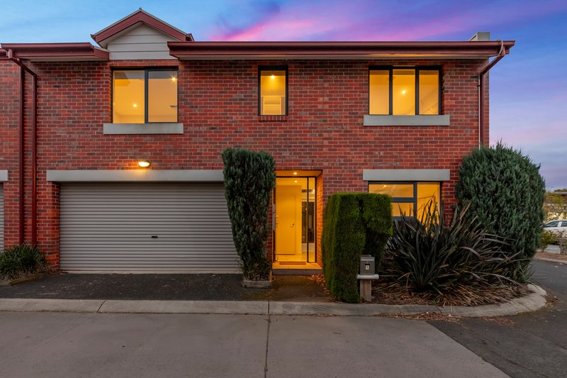 Photo - 1 Oaks Lane, Pakenham VIC 3810 - Image 1
