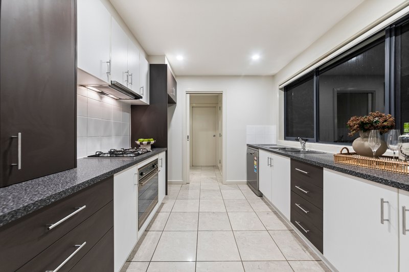 Photo - 1 Oaks Lane, Pakenham VIC 3810 - Image 6
