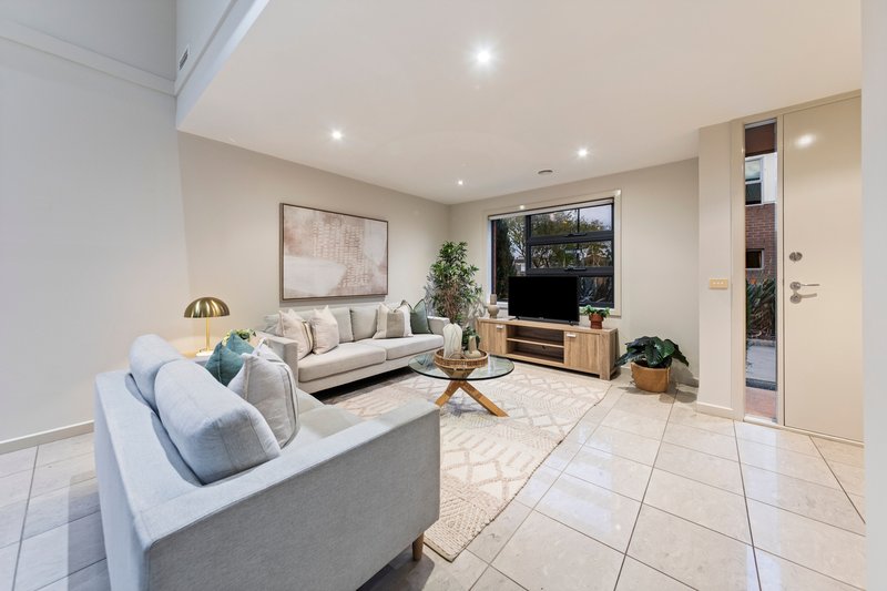Photo - 1 Oaks Lane, Pakenham VIC 3810 - Image 8