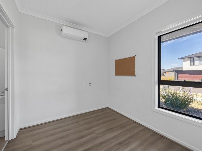 Photo - 1 Oaky Street, Donnybrook VIC 3064 - Image 4