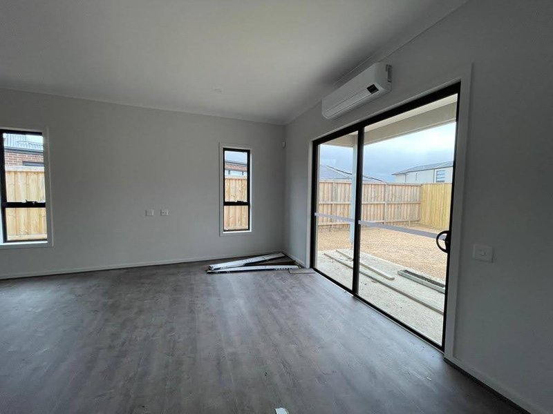 Photo - 1 Oaky Street, Donnybrook VIC 3064 - Image 11