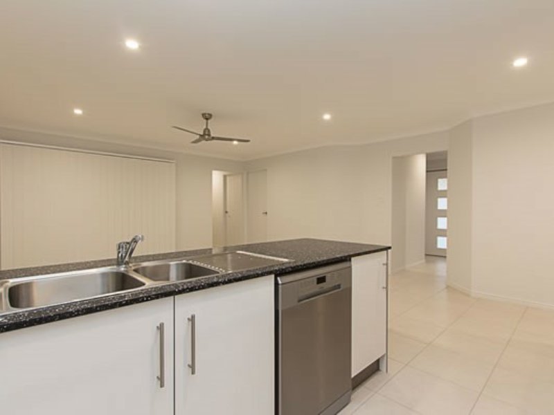 Photo - 1 Oasis Court, Marsden QLD 4132 - Image 9