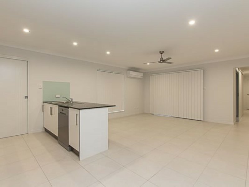 Photo - 1 Oasis Court, Marsden QLD 4132 - Image 14