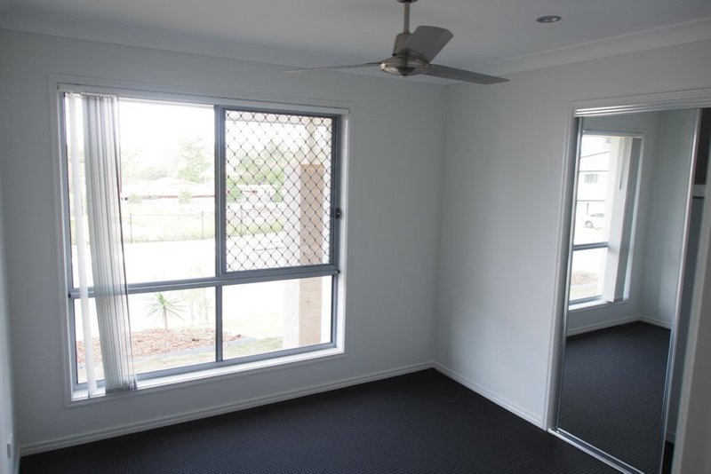 Photo - 1 Oasis Court, Marsden QLD 4132 - Image 17