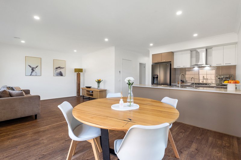 Photo - 1 Olivetree Loop, Craigieburn VIC 3064 - Image 3
