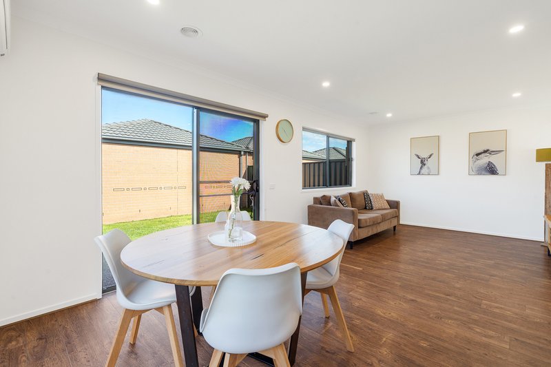 Photo - 1 Olivetree Loop, Craigieburn VIC 3064 - Image 8