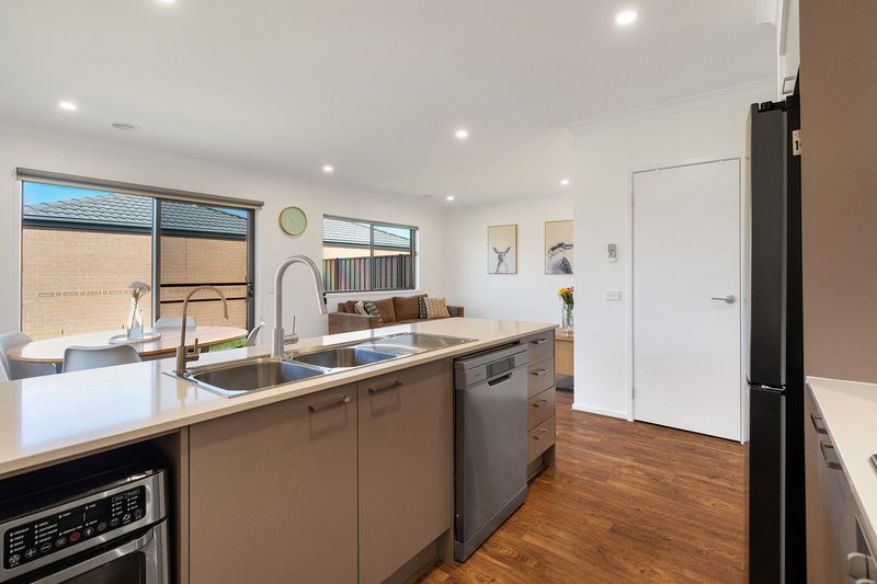 Photo - 1 Olivetree Loop, Craigieburn VIC 3064 - Image 10