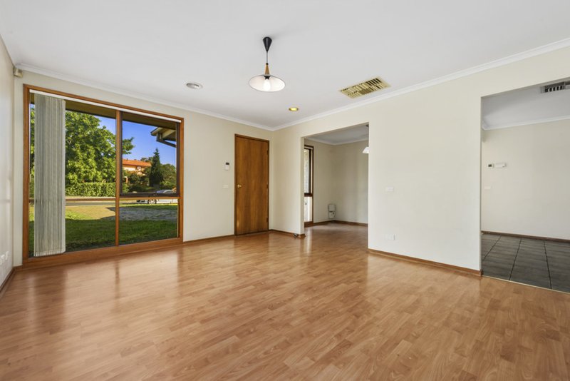 Photo - 1 Orsett Court, Mill Park VIC 3082 - Image 2