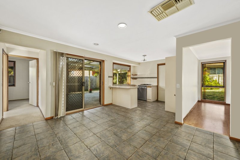 Photo - 1 Orsett Court, Mill Park VIC 3082 - Image 3