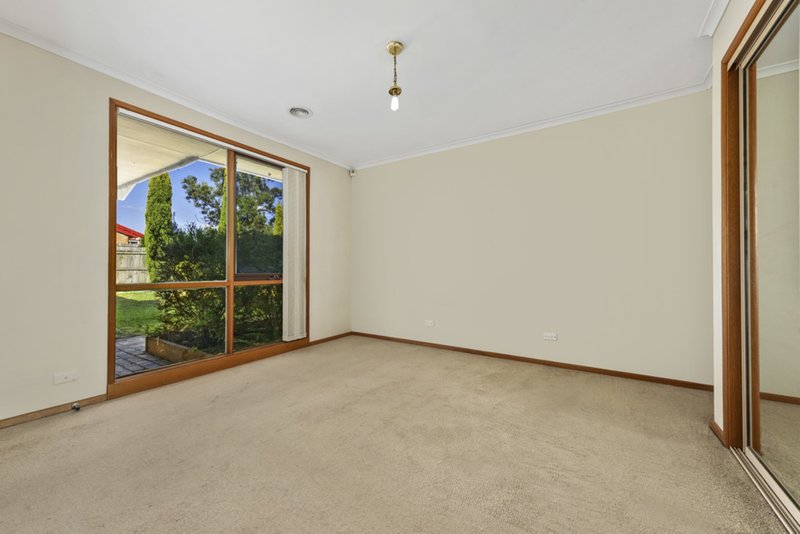 Photo - 1 Orsett Court, Mill Park VIC 3082 - Image 5