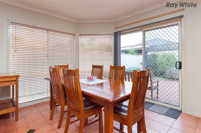 Photo - 1 Osmond Place, Caroline Springs VIC 3023 - Image 6