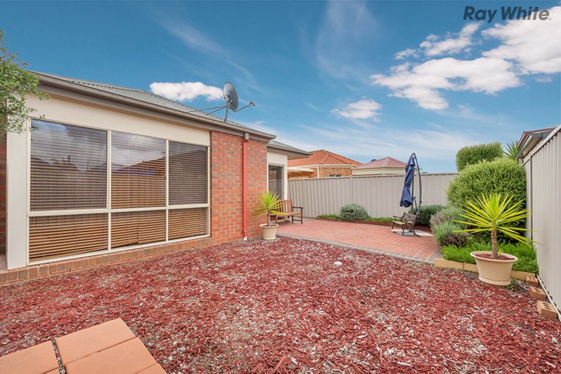 Photo - 1 Osmond Place, Caroline Springs VIC 3023 - Image 10