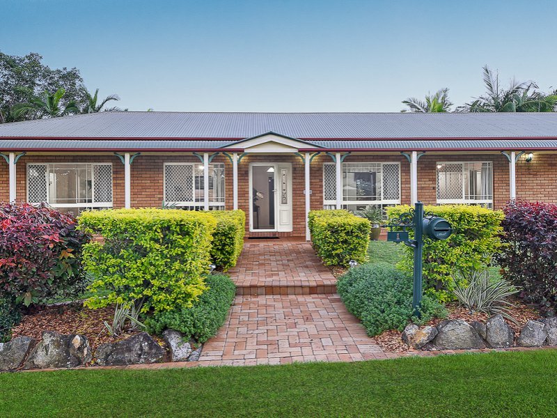 Photo - 1 Oxford Crescent, Bridgeman Downs QLD 4035 - Image 2