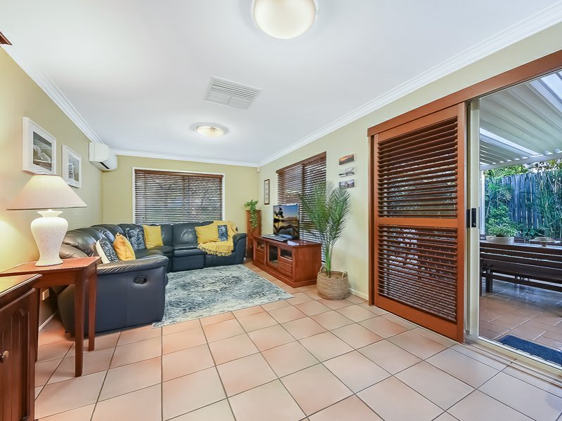 Photo - 1 Oxford Crescent, Bridgeman Downs QLD 4035 - Image 4