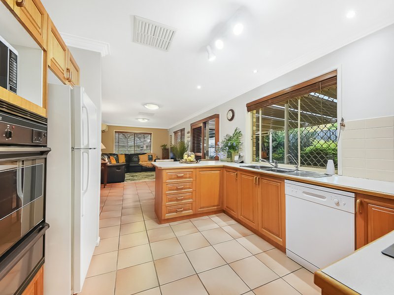 Photo - 1 Oxford Crescent, Bridgeman Downs QLD 4035 - Image 6