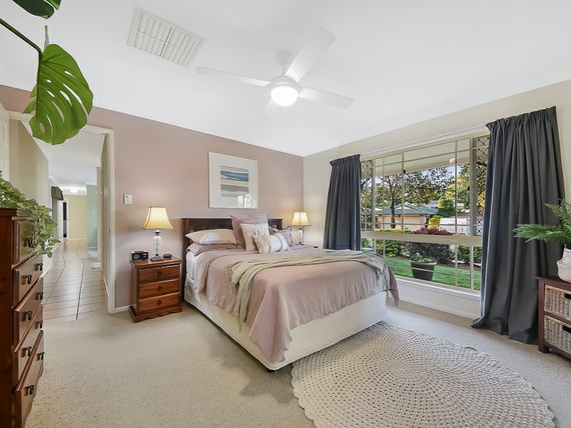 Photo - 1 Oxford Crescent, Bridgeman Downs QLD 4035 - Image 9