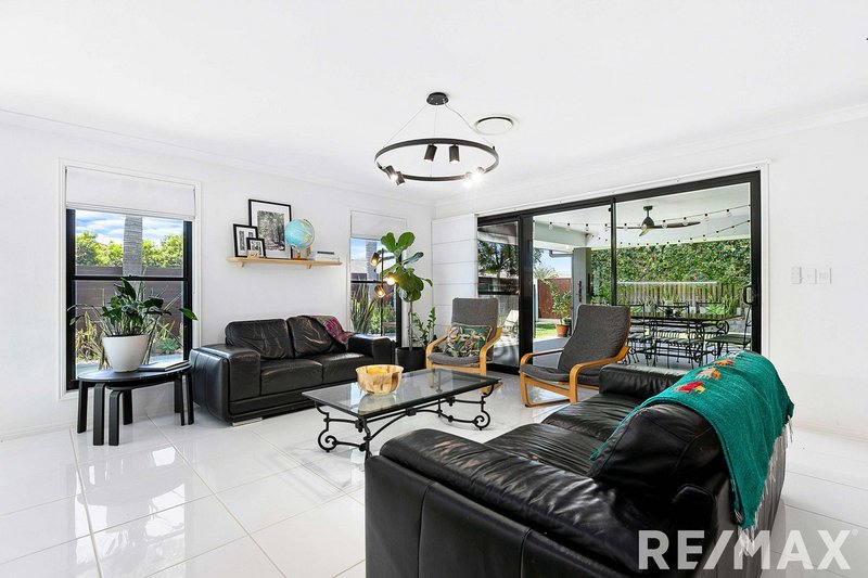 Photo - 1 Parkhill Avenue, Wondunna QLD 4655 - Image 11