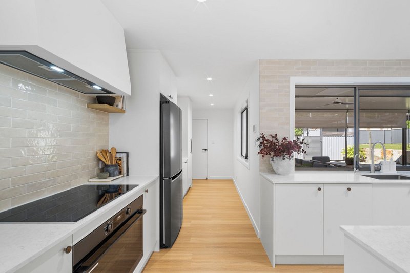 Photo - 1 Parkview Crescent, Shailer Park QLD 4128 - Image 4