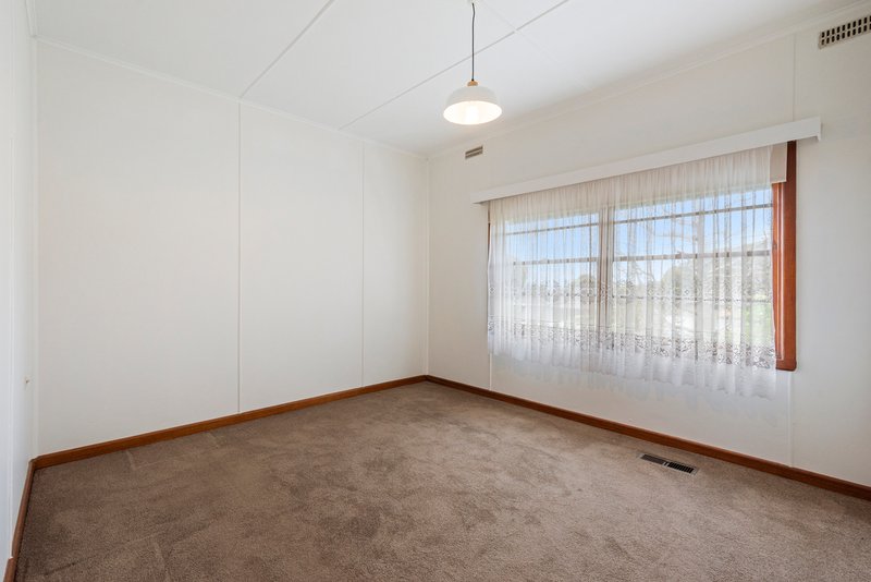 Photo - 1 Paton Crescent, Boronia VIC 3155 - Image 4