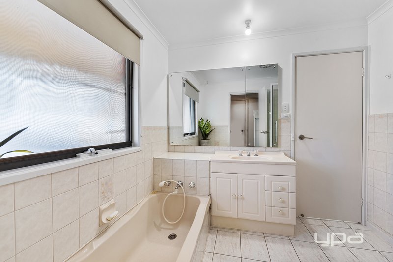 Photo - 1 Penghana Place, Kings Park VIC 3021 - Image 12